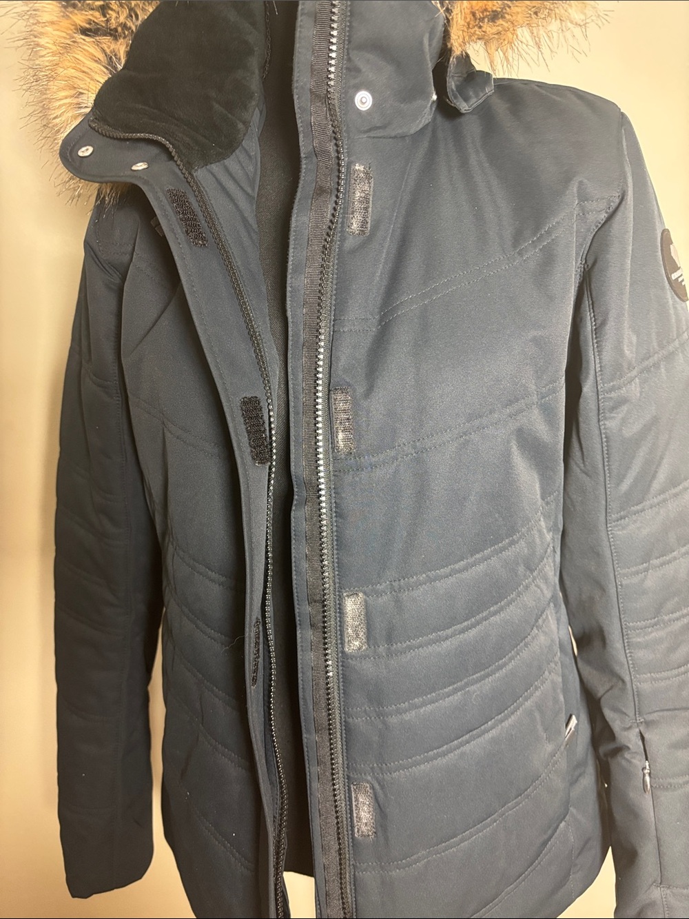 Obermeyer Black Ski Jacket with Faux Fur Trim Hood - Picture 7 of 10